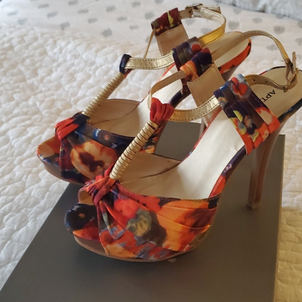 Shoes - Picture 2 of 6